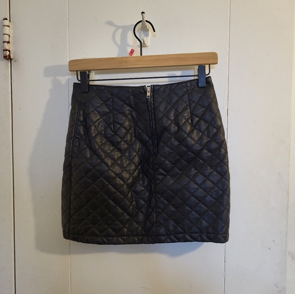Forever 21 Black Vegan Faux Leather Quilted Mini Skirt - Picture 4 of 4